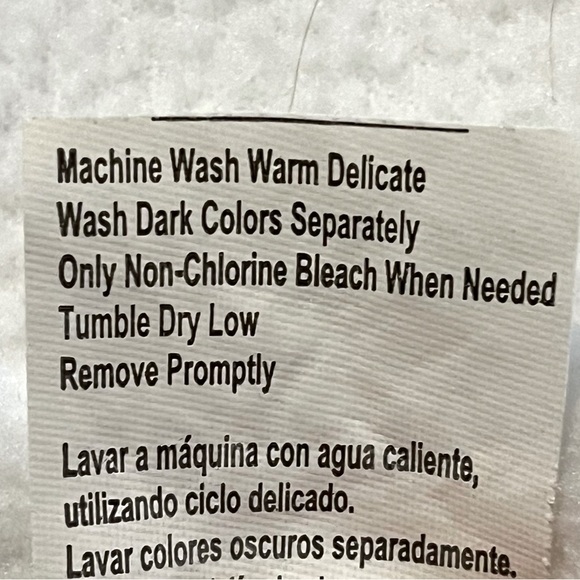 White blanket - Picture 2 of 3